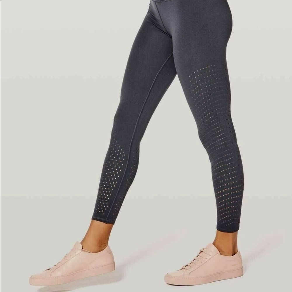 Lululemon Reveal 7/8 Leggings 25”, Size 6